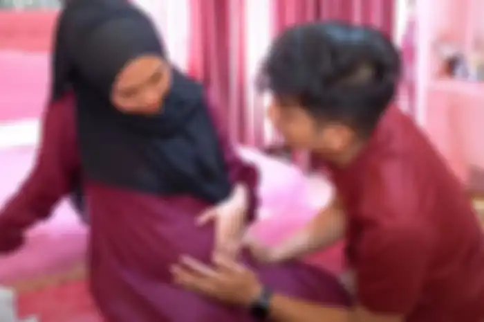 Ria Ricis kesakitan pada bagian perut, Teuku Ryan panik
