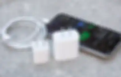 Ikuti Apple, Samsung Akan Hilangkan Charger dan Earphone di Galaxy S21 Series