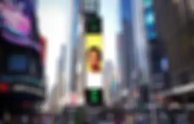 Penyanyi Dere Beri Semangat Semua Musisi Perempuan Indonesia dari Times Square NY!