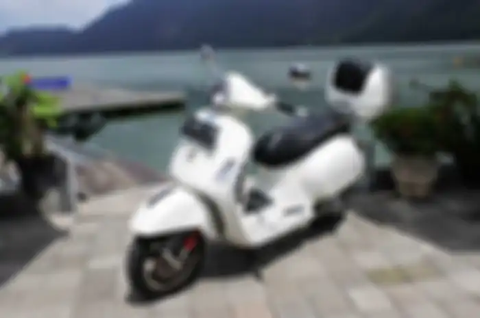Ilustrasi Vespa GTS model lama.
