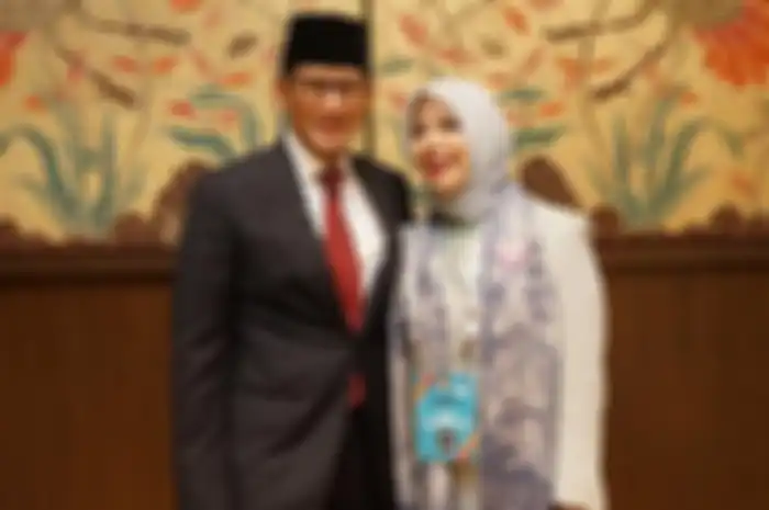 Gaya Modis Nur Asia Istri Sandiaga Uno Saat Temani Sang Suami Debat Cawapres 2019