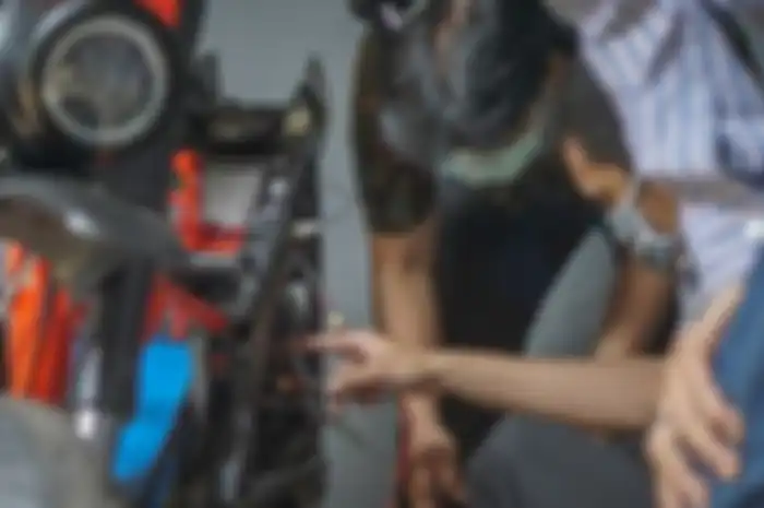 Ilustrasi proses konversi motor BBM ke tenaga listrik.