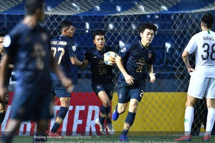 Suphanat Muenta cetak gol untuk Buriram United di Liga Champions Asia.