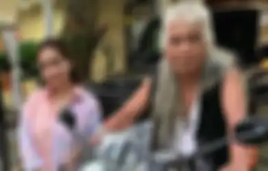 Keberadaan Ayah Nagita Slavina Sempat Jadi Tanya, Gideon Tengker Akhirnya Injakkan Kaki di Andara Demi Rafathar, Gaya Rocker Mertua Raffi Ahmad Jadi Sorotan, Netizen: Opa Gaul!