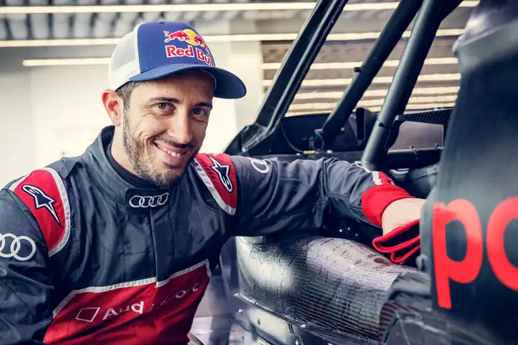 Gak Mau Kalah Sama Rossi, Dovizioso Balap Roda 4 Turun Di DTM Misano
