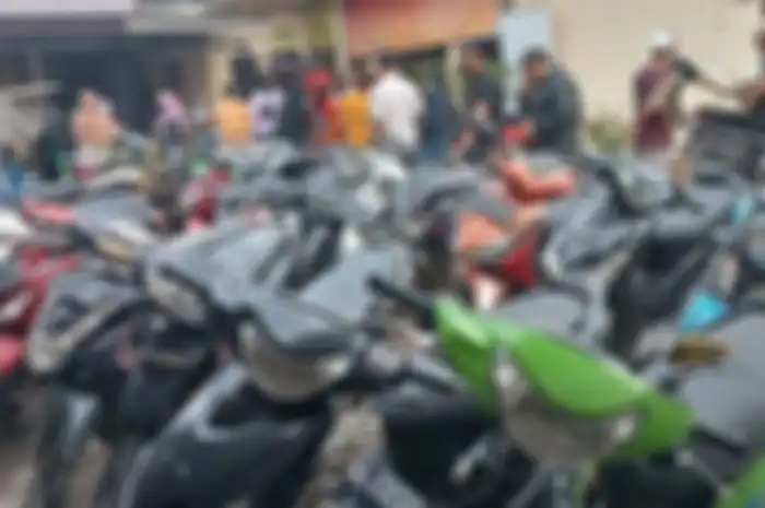 21 unit motor curian diamankan polisi di Deliserdang. Banyak warga langsung cek ke lokasi apakah motornya ada atau tidak.