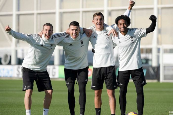 Pemain Juventus, Federico Bernardeschi, Cristiano Ronaldo, Paulo Dybala, dan Juan Cuadrado.