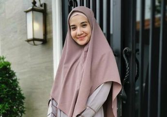 Tanpa Pakai Busana Hijab Syar'i, Tampilan Zaskia Sungkar Pakai Celana Panjang Justru Jadi Sorotan! Tetap Modis?