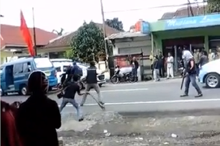 Cuplikan video bentrokan di Bogor