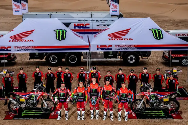 Keren! Sembilan Kendaraan Khusus dan Puluhan Kru Disiapkan Tiap Tim di Reli Dakar 2019
