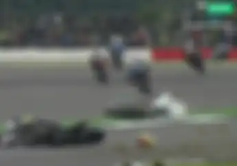 Hampir Kehilangan Nyawa, Lihat Video Insiden Brutal Pol Espargaro dan Loris Bas di MotoGP Inggris