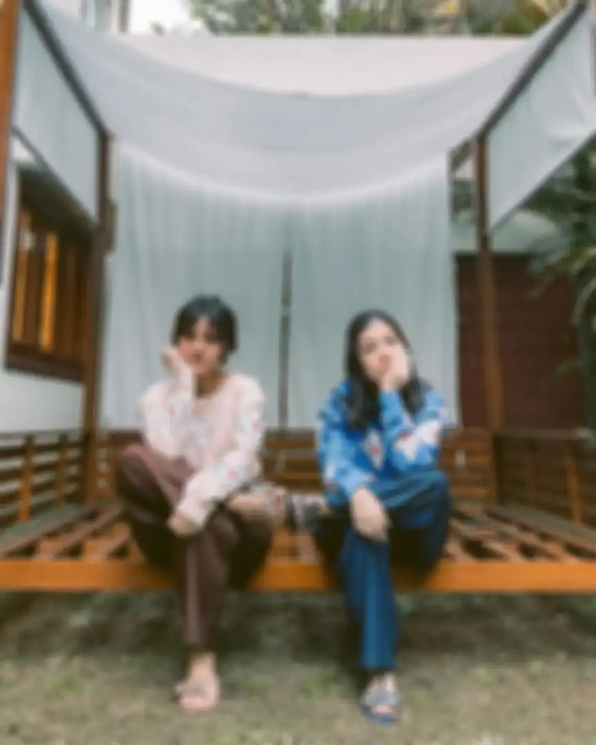 Fashion kembar Marsha Aruan dan Michelle Aruan
