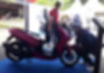 Cantik! Ikutan Customaxi 2018, Neng Geulis Ini Pajang Yamaha Lexi Pink Miliknya