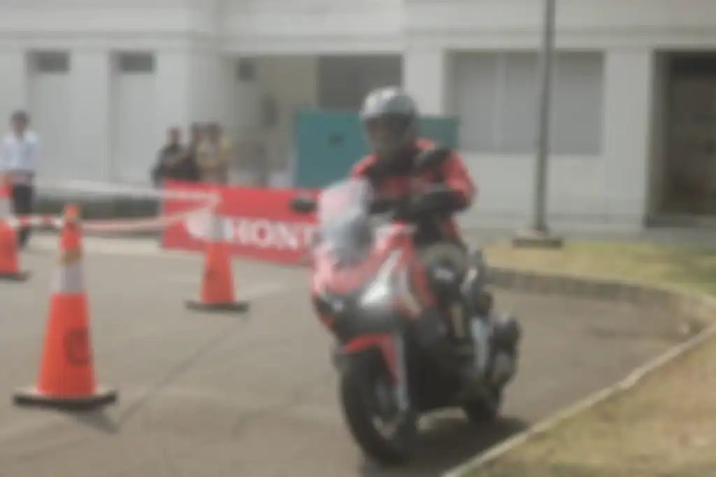 Fitur ESS hanya ada pada Honda ADV 150 ABS