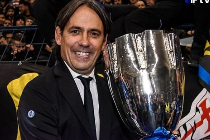 Momen Simone Inzaghi jadi raja gelar Piala Super Italia setelah membawa Inter Milan berjaya dengan menekuk AC Milan di Riyadh (18/1/2023).