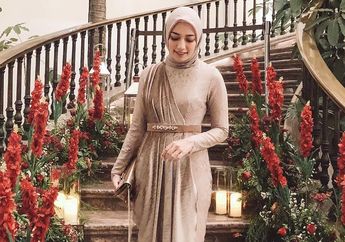 5 Fashion Hijab Kondangan ala Mega Iskanti yang Manis Buat Ditiru. Simpel Tapi Elegan!