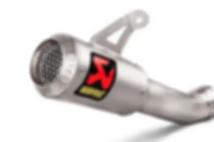 Salah satu knalpot slip-on produk Akrapovic.