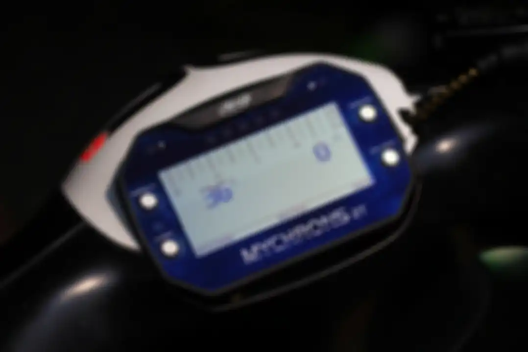 Kondisi mesin dipantau menggunakan data logger Mychron5 2T