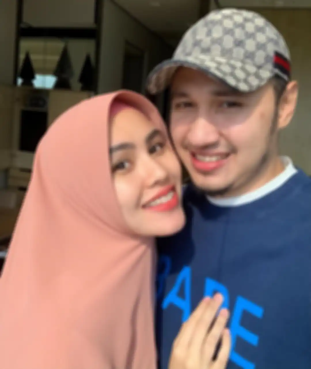 Pasca Kartika Putri melahirkan secara normal di rumah, sang suami Habib Usman mengungkapkan ingin menunda dulu kehamilan sang istri