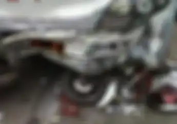 Fatal, Pemotor Senggol Pembatas Jalan dan Terjatuh, Langsung Dilindas Truk Hingga Tewas