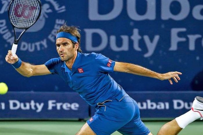 Roger Federer saat berhadapan dengan Marton Fucsovics Kamis (28/2/2019)