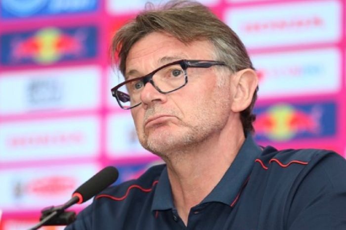 Pelatih Timnas Vietnam Philippe Troussier.