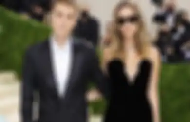 Hailey Pakai Kacamata Hitam di Met Gala Biar Enggak Ketahuan Menangis Gara-gara Teriakan Fans Selena?