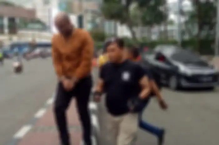 WNA diamuk massa lantaran mengendarai mobil dengan melawan arus, Thamrin, Jakarta Pusat, Rabu (15/5/2019).