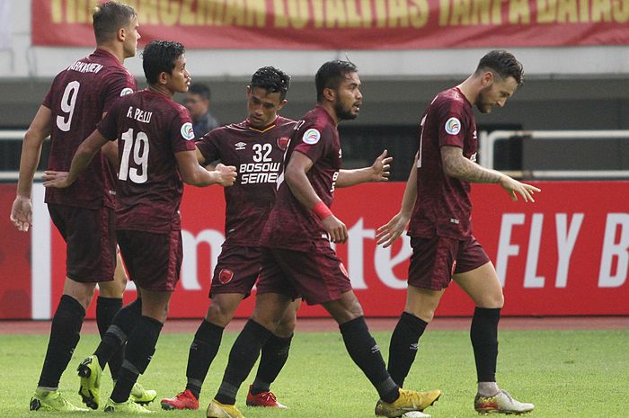 Pemain-pemain PSM Makassar merayakan gol yang dicetak Eero Markkanen ke gawang Kaya FC pada ajang Piala AFC 2019 di Stadion Pakansari, Kabupaten Bogor, Selasa (2/4/2019).