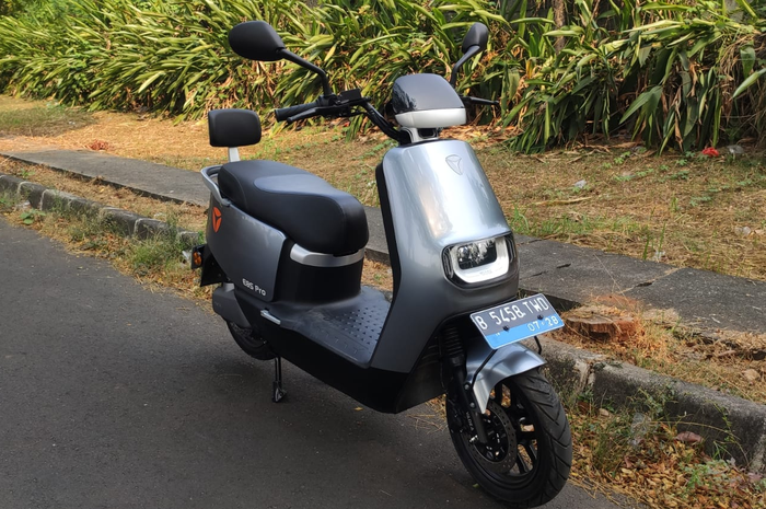 Tampak motor listrik Yadea E8S Pro dengan harga Rp 23 jutaan.