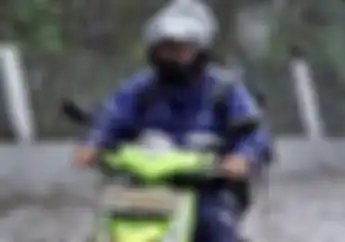 3 Tips Basmi Bau Apek di Helm Akibat Kehujanan, Gampang Banget Loh