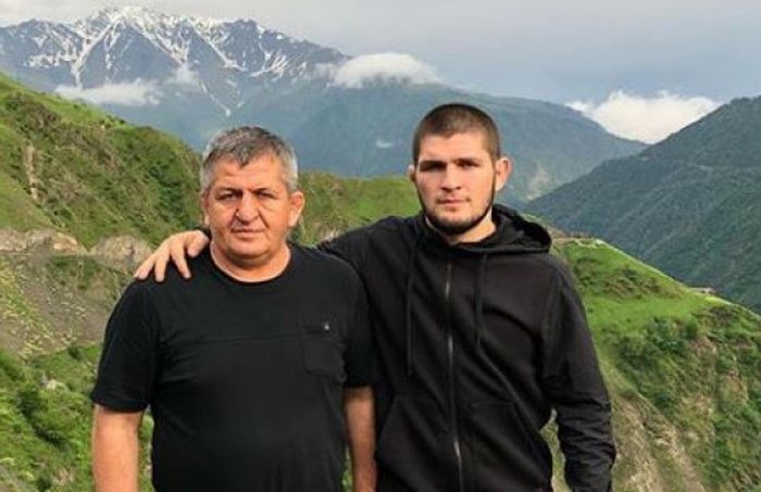  Khabib Nurmagomedov dan Ayahnya yaitu Abdulmanap Nurmagomedov. 