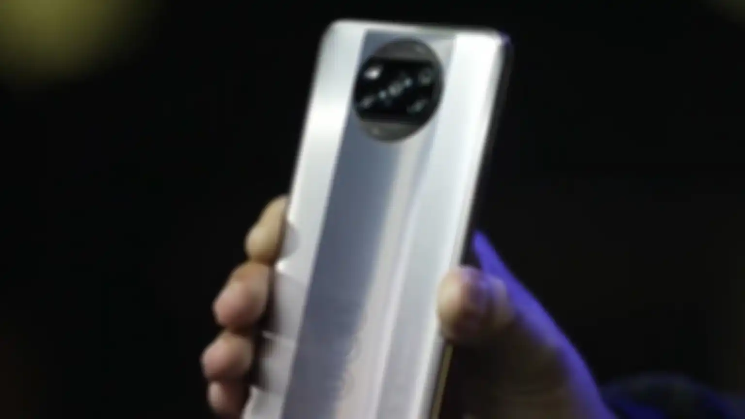 Desain belakang dari POCO X3 Pro
