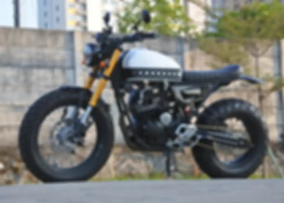 Modifikasi Yamaha Scorpio aliran scrambler, rangka dirombak dan tangki custom handmade
