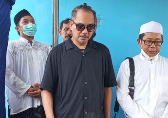 Ayah Indra Birowo Dimakamkan dengan Upacara Militer di TPU Tanah Kusir