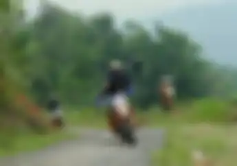 Komunitas Serigala Riders Ajak Pengguna Motor Trail Bantu Korban Banjir Bandang di Lebak