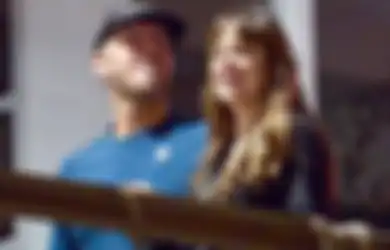 Dakota Johnson dan Chris Martin Dapat Restu Ayah, Pengin Punya Cucu!