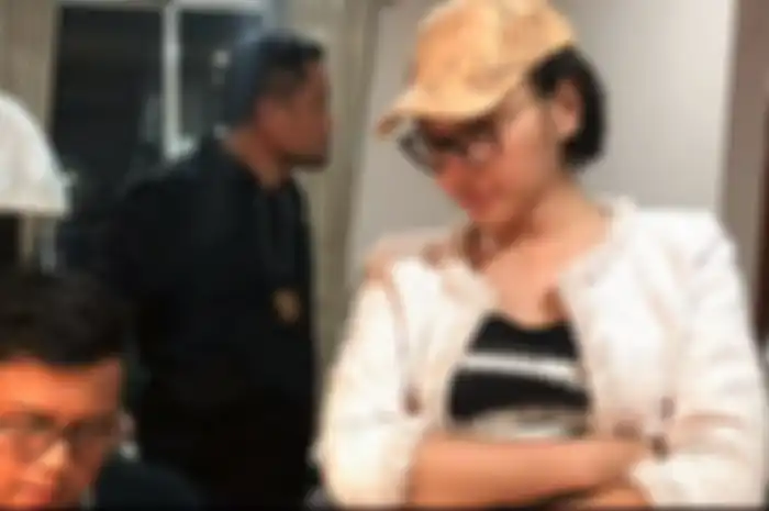 Lucinta Luna diamankan oleh Satres Narkoba Polres Metro Jakarta Barat, Selasa (11/2/2020) dini hari di Apartemen Thamrin City.