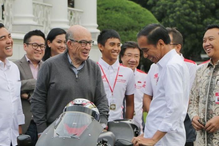 Presiden RI, Joko Widodo menerima CEO Dorna Carmelo Ezpeleta di Istana kepresidenan Bogor, Jawa Barat (11/3/2019)