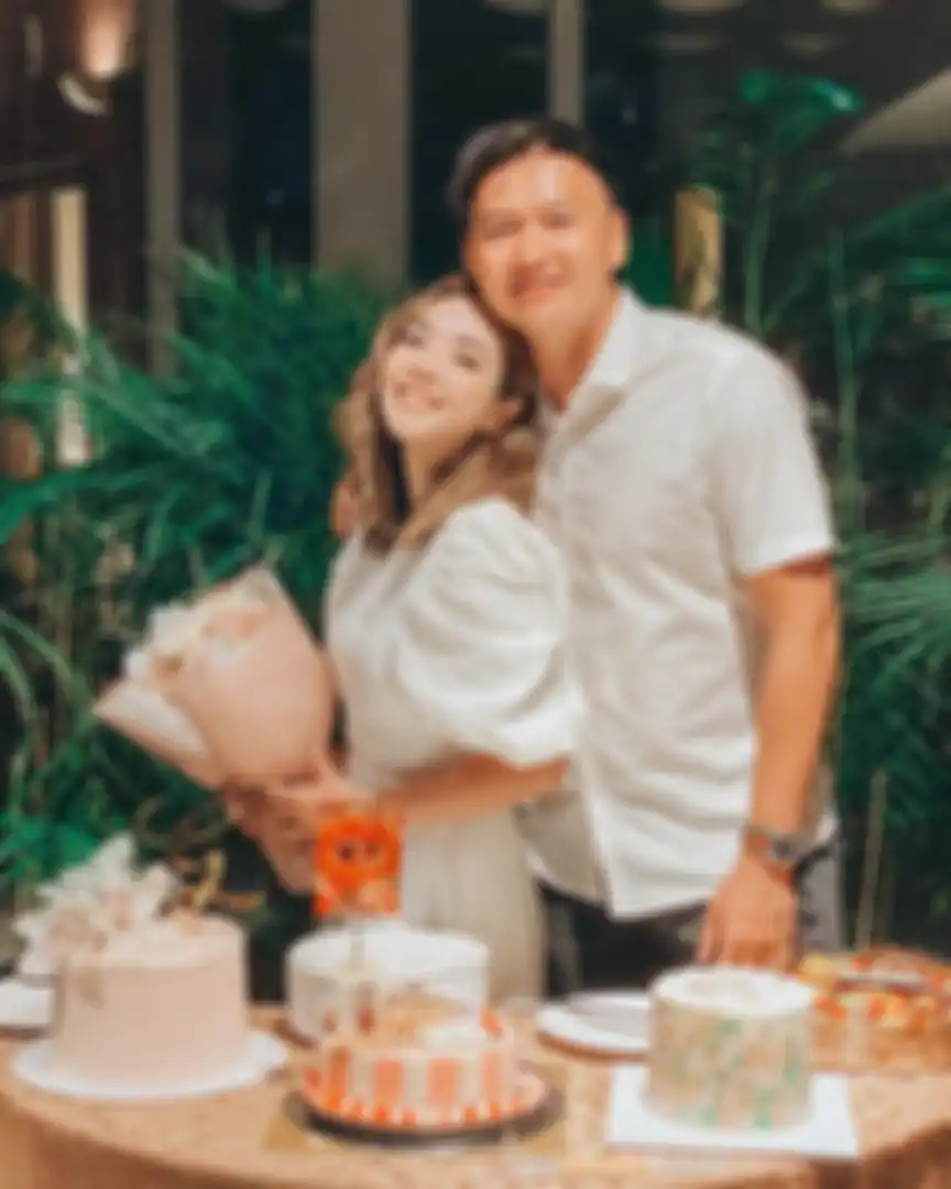 Gisella Anastasia tampil dengan gaya rambut wavy di ulang tahunnya