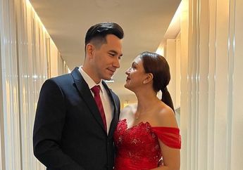 Telah Bersama Selama 15 Tahun Lamanya, Intip Potret Darius Sinathrya dan Donna Agnesia Saat Rayakan Anniversary!