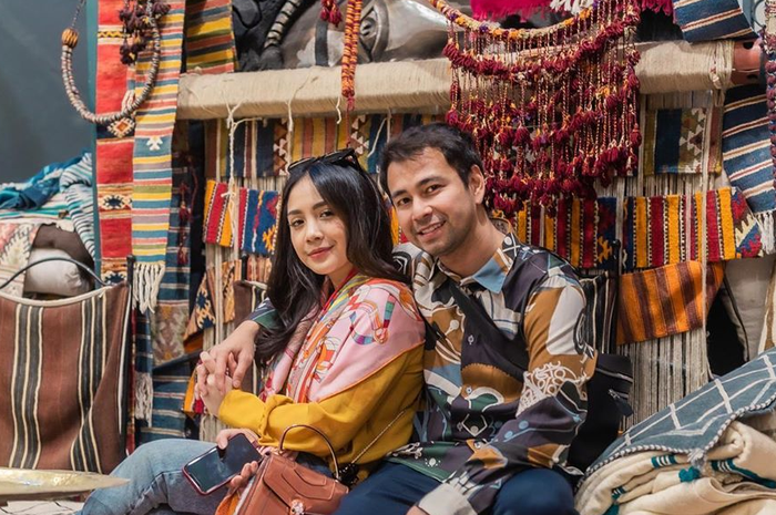 Dianggap Tak Punya Duit Hingga Dikira Cuma Mampunya Lihat-lihat, Raffi Ahmad Sakit Hati Sampai Pamer Follower IG ke Tukang Karpet, Nagita Slavina: Kirain Kita Enggak Beli Kali!