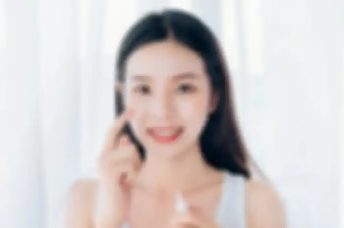 Ilustrasi memakai tone up cream biar glow up seketika