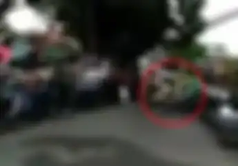 Kocak! Video ini perlihatkan Pembalap Road Race Motong Jalur Setelah Terjadi Kecelakaan