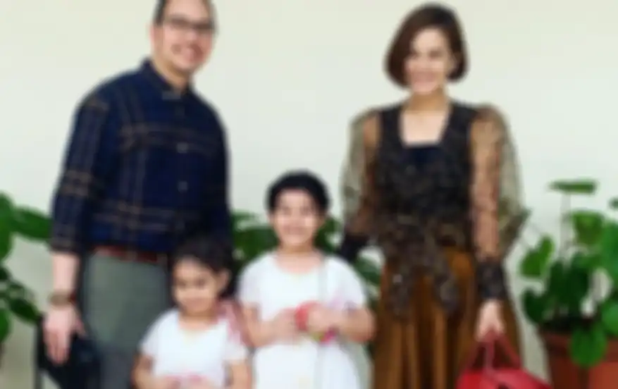 Astrid Tiar dan keluarga
