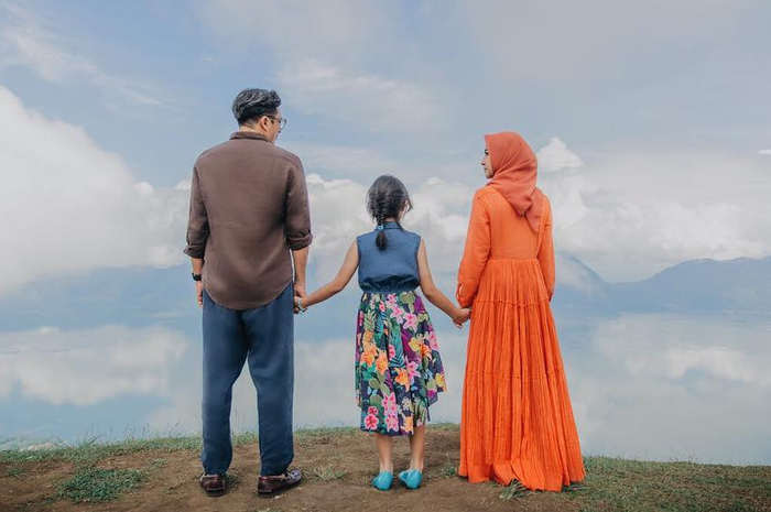 Engku Emran, Aleesya dan Laudya Cynthia Bella