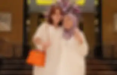 Sempat Diledek Netizen Bak Toko Emas Berjalan, Umi Kalsum Kali Ini Pakai 2 Tas Branded Sekaligus dengan Total Harga Puluhan Juta, Begini Penampilannya