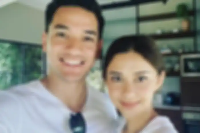 Andrew White dan Nana Mirdad