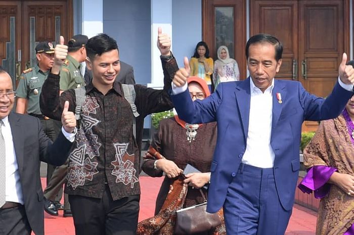 Presiden Joko Widodo bersama Surya Sahetapy.