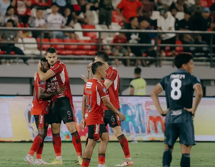Selebrasi pemain Bali United saat melawan Persita Tangerang pada pekan ke-25 Liga 1 2024/2025.